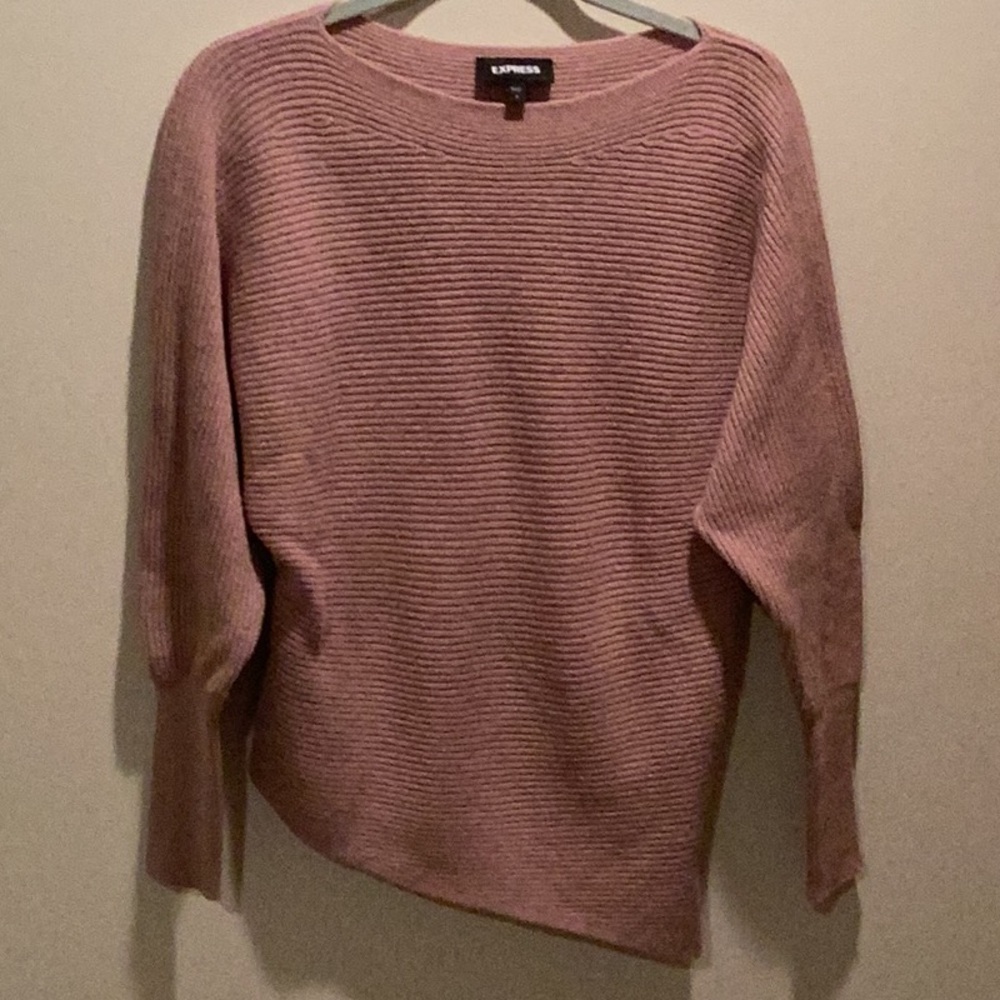 Express size sm asymmetrical swea in mauve/pink.